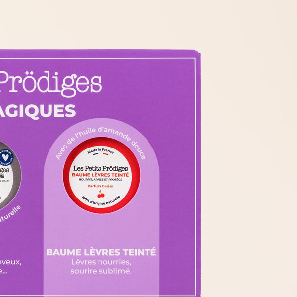 Zoom sur le Baume Lèvres Teinté Cerise dans le Coffret Magique Les Petits Prödiges, pour des lèvres nourries et un sourire sublimé.