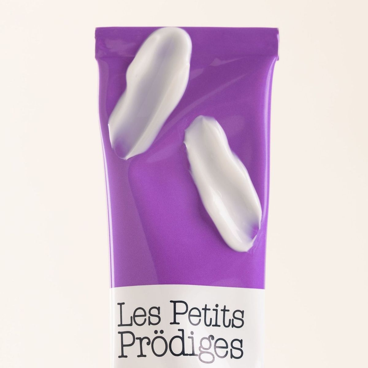 Tube de Crème Repulpante Fermeté avec deux touches de crème