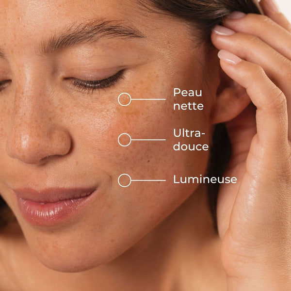 Femme à la peau lumineuse, Poudre Nettoyante Visage Fleur de Coton : peau nette, ultra-douce, lumineuse