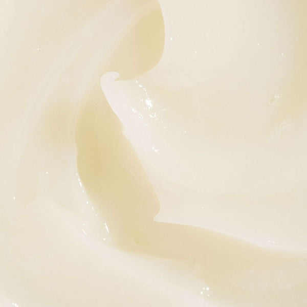 Gros plan de la texture fondante du Baume Magique