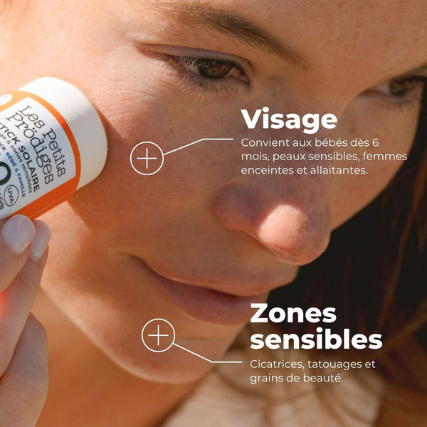 Femme appliquant le Stick Solaire SPF 50 sur le visage et les zones sensibles